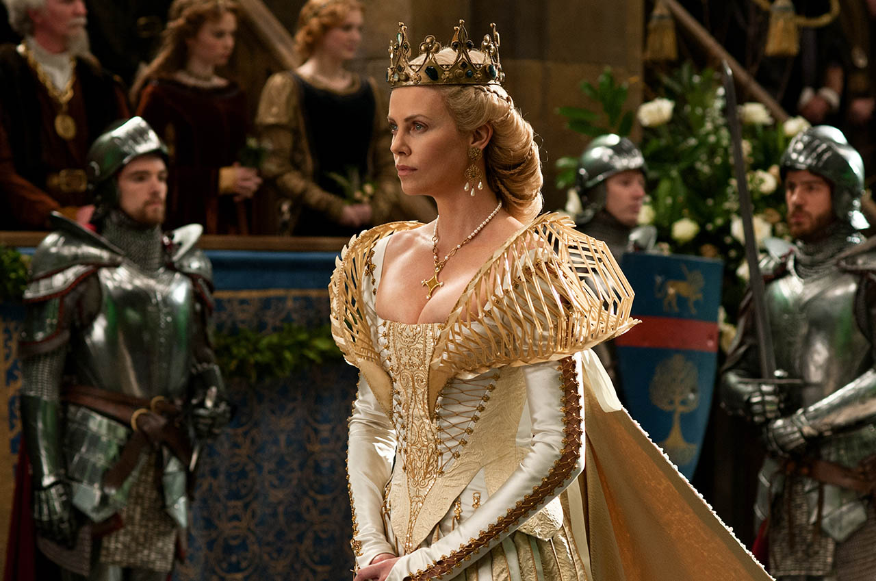 charlize theron en blancanieves y el cazador 3 - Cine
